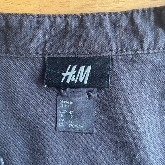 Size 12 H&M black military style top with silver buttons and short sleeves - Picture 8 of 14